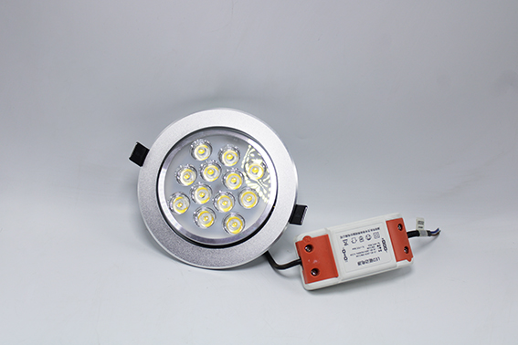 Ampoule led spot avec ballast 12W 220V 2700K ME01321