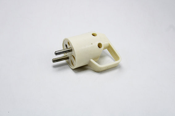 Fiche mâle ronde 2P+T 4096 MZ18851